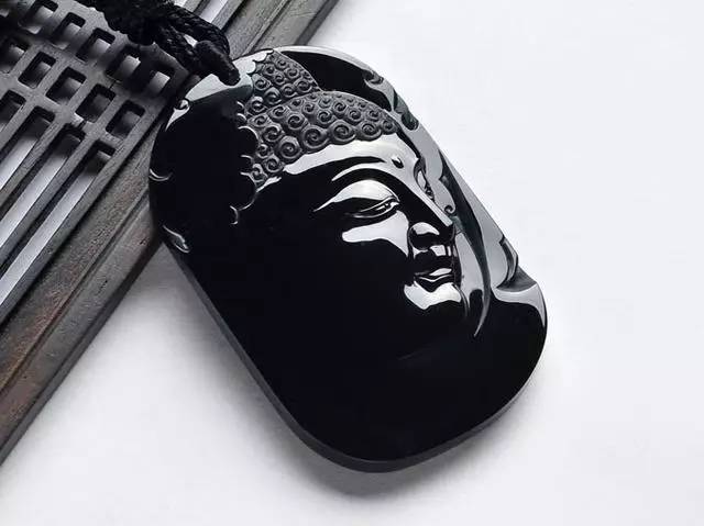 墨翠就是黑翡翠吗？